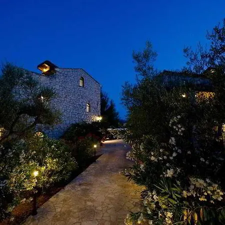Alomata Hotell